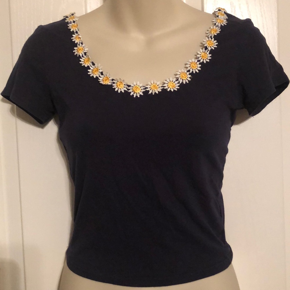 Embroidered Daisy Navy Crop Top Short Sleeve